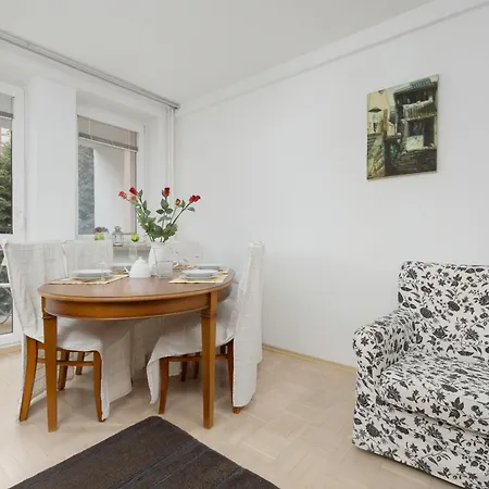 Διαμέρισμα Okopowa Rodzinny Z Balkonem By Renters Βαρσοβία
